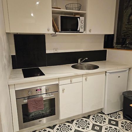 Maison De Village Meublee Avec Terrasse Donzere Bagian luar foto