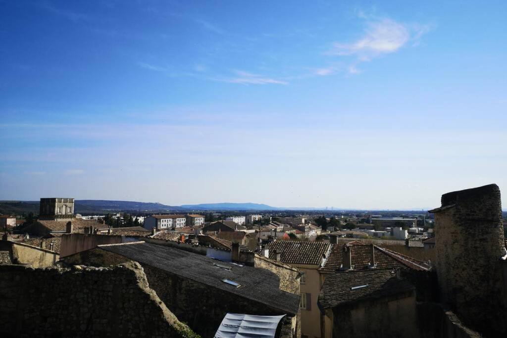 Maison De Village Meublee Avec Terrasse Donzere Bagian luar foto