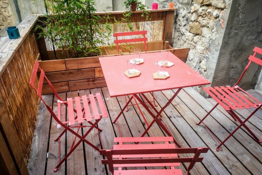 Maison De Village Meublee Avec Terrasse Donzere Bagian luar foto