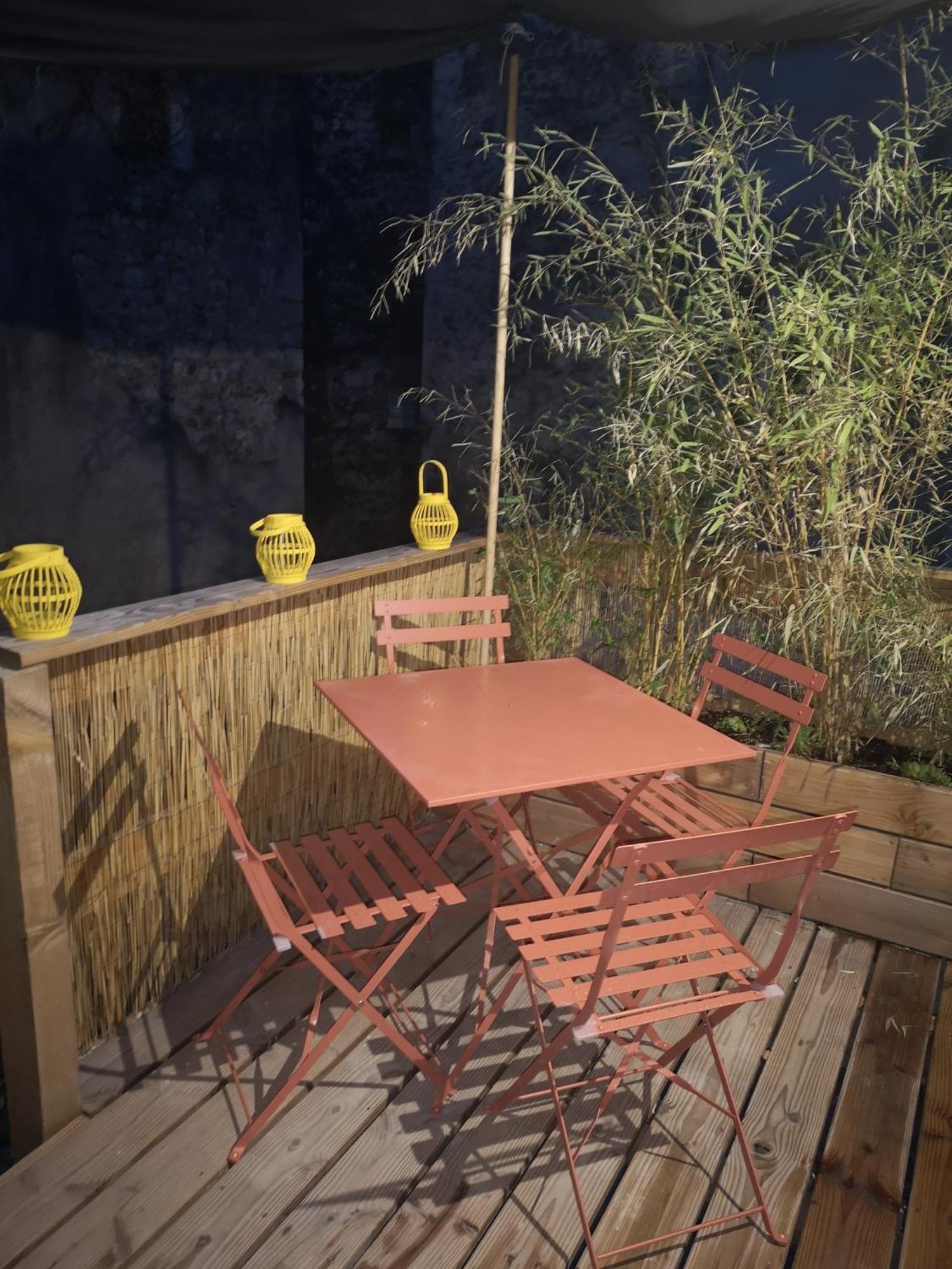 Maison De Village Meublee Avec Terrasse Donzere Ruang foto